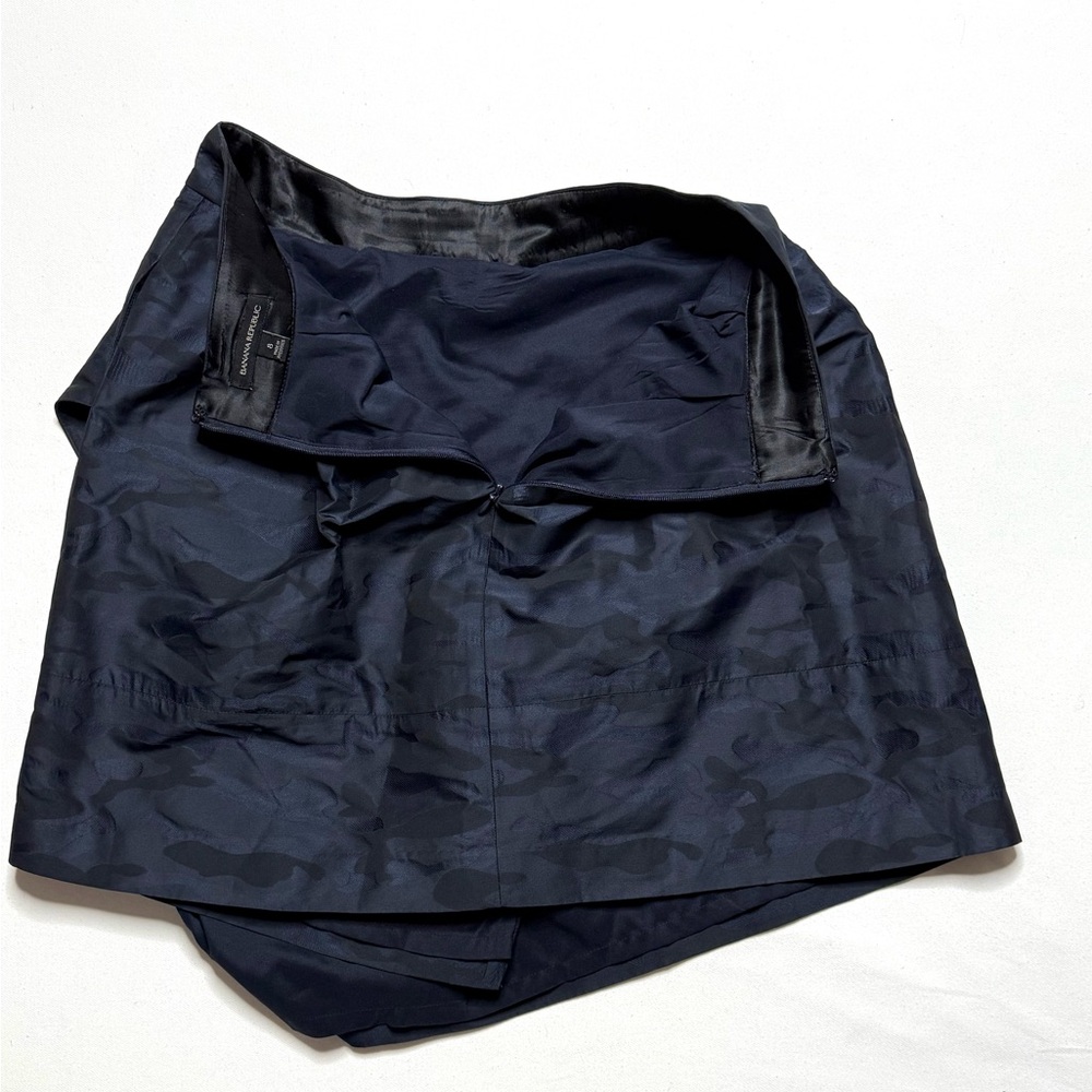 Banana Republic Black& Blue Camo Asymmetric Eddy Mini Skirt w/Pockets Size 8 - Picture 2 of 7